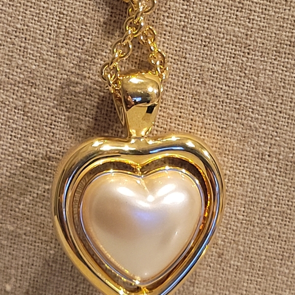 JOAN RIVERS VINTAGE COLECTION REVERSIBLE HART PENDANT WITH 30"LONG NECKLACE - Picture 3 of 5